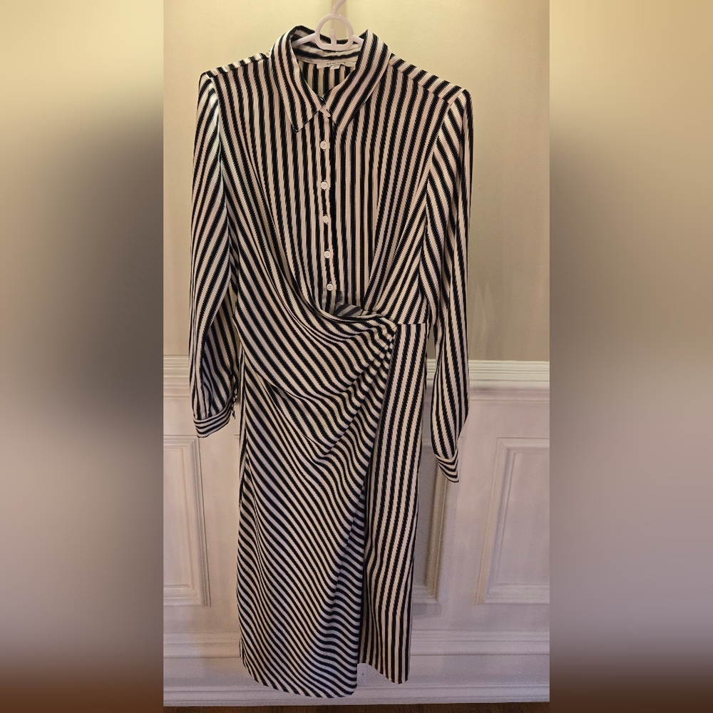 Chic Black and White Striped Long Sleeve Dress